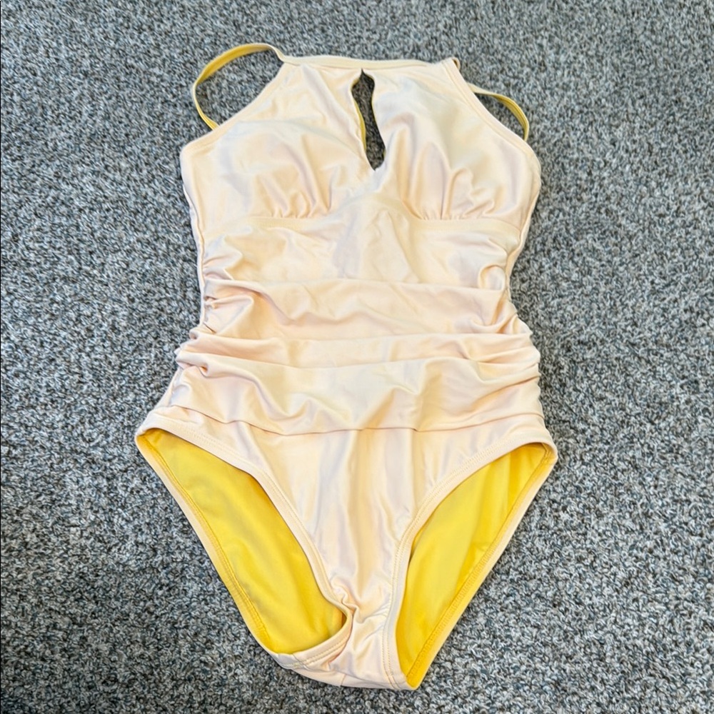Ellen Tracy One-Piece Swimsuit in Peach Size 10